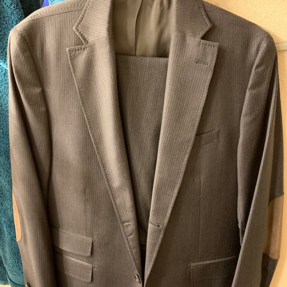 Massimo Dutti Suit. Excellent condition!!